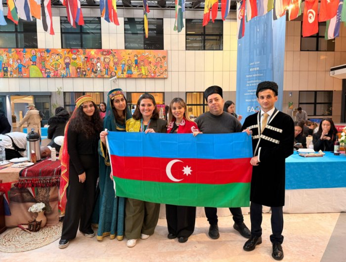 Azərbaycan Romadakı xeyriyyə bazarında təmsil olunub
