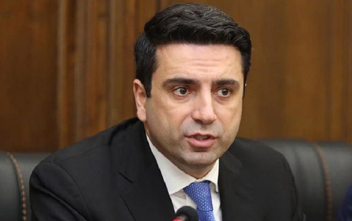    Simonyan blogerləri hədəfə alıb   