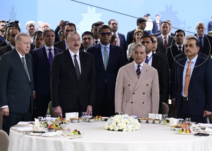    Trampın    Laçında gördüyümüz    “sevimli feldmarşalı”   