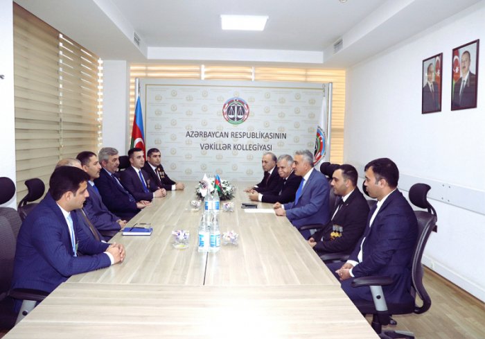 Anar Bağırov müharibəsi iştirakçısı olan vəkillərlə görüşüb