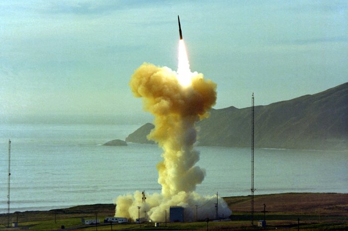 ABŞ qitələrarası ballistik raketi sınaqdan keçirməyə hazırlaşır  
