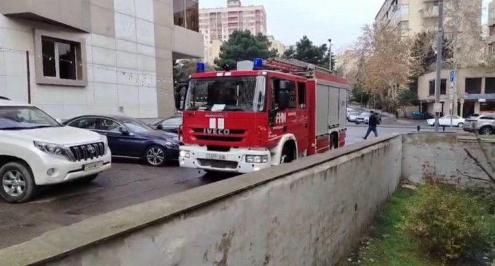 Yaşayış binasında partlayış olub