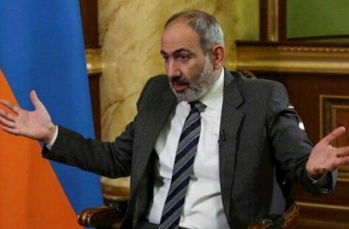 Paşinyan Bakıdakı paraddan danışdı
