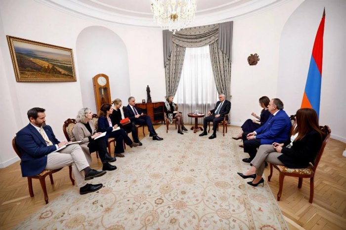    İrəvanda Aİ nümayəndəsi ilə Azərbaycanla delimitasiyadan danışılıb   