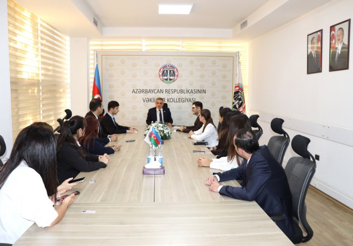 Vəkillər Kollegiyasının sədri yeni vəkil köməkçiləri ilə görüşüb