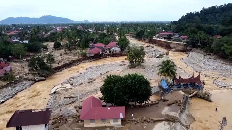 Death toll from heavy rain in Asia climbs to over 1,300, more than 900 missing