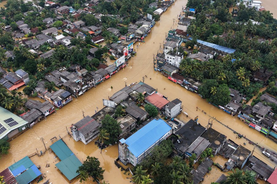 Sri Lanka counts cyclone cost as toll hits 465