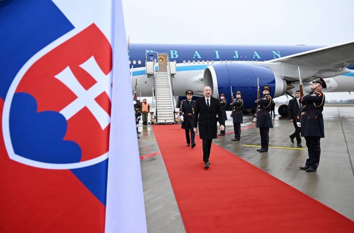 Prezident Slovakiyada rəsmi səfərdədir   | FOTOLAR   
