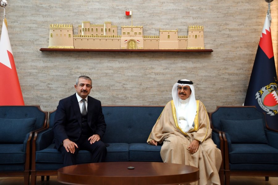   Chef des aserbaidschanischen Grenzdienstes trifft sich mit dem bahrainischen Innenminister  