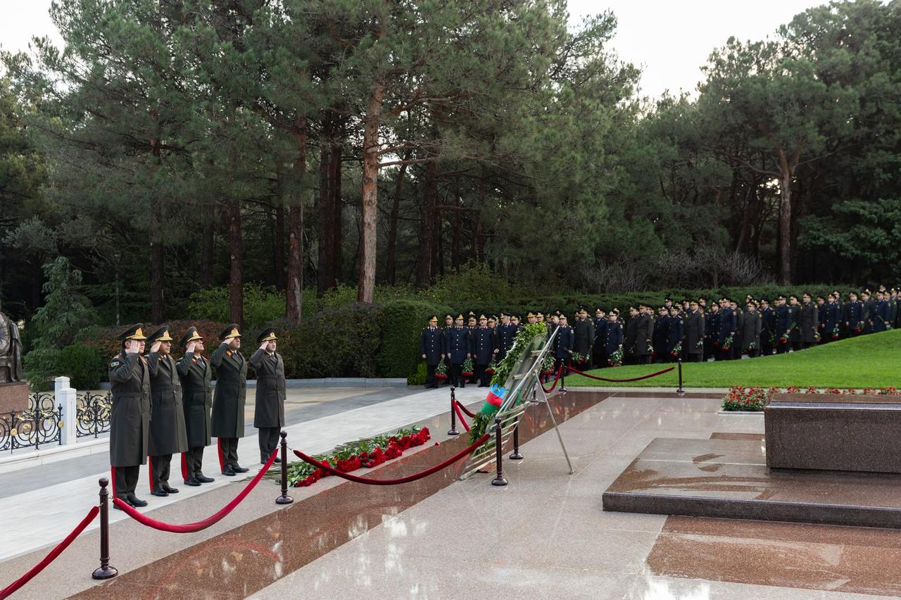   Aserbaidschanisches Volk gedenkt des Nationalleaders Heydar Aliyev  