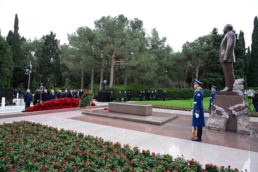   Aserbaidschanisches Verfassungsgericht ehrt das Andenken an den Nationalleader Heydar Aliyev  