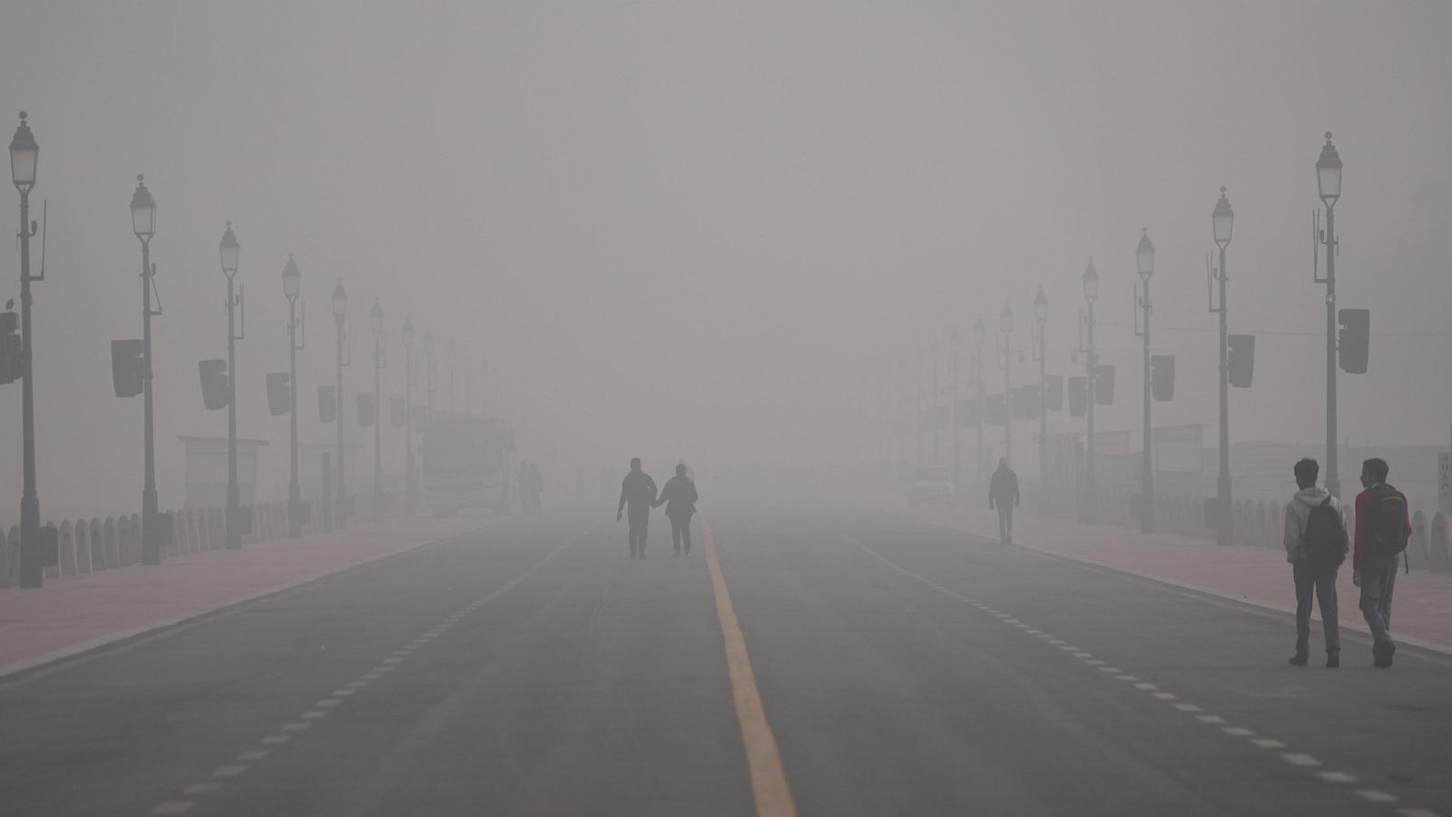 Dense fog amid toxic pollution disrupts air traffic in Indian capital