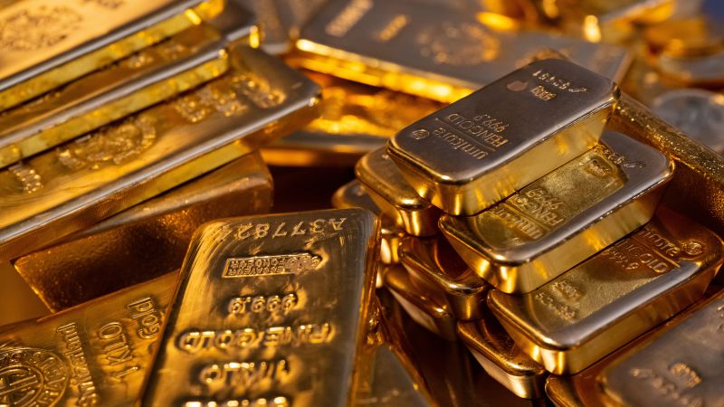 Gold price drops on global market