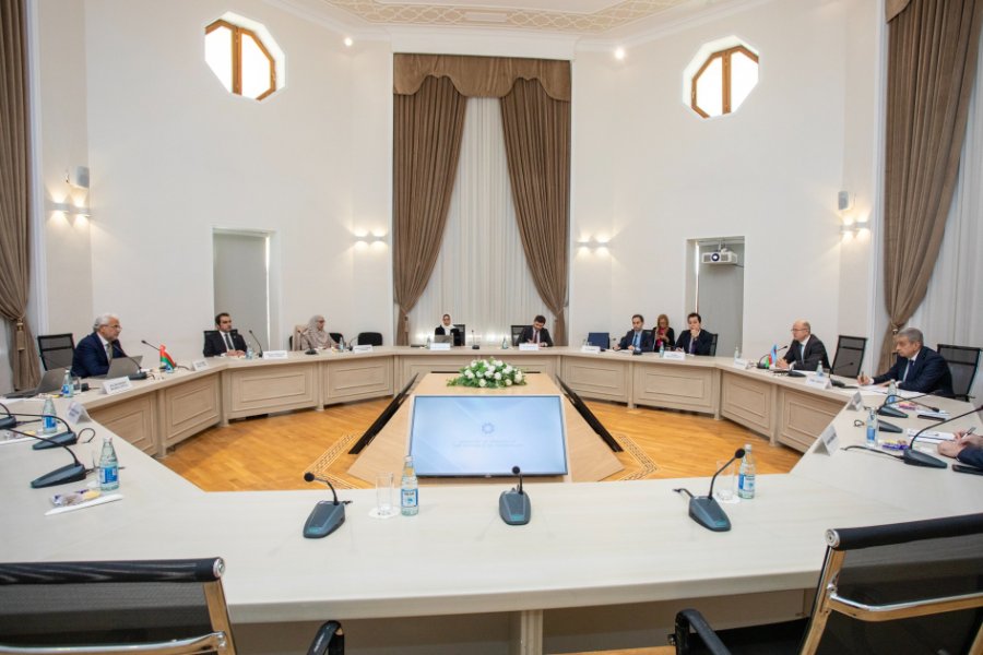 Azerbaijan, Oman explore energy cooperation