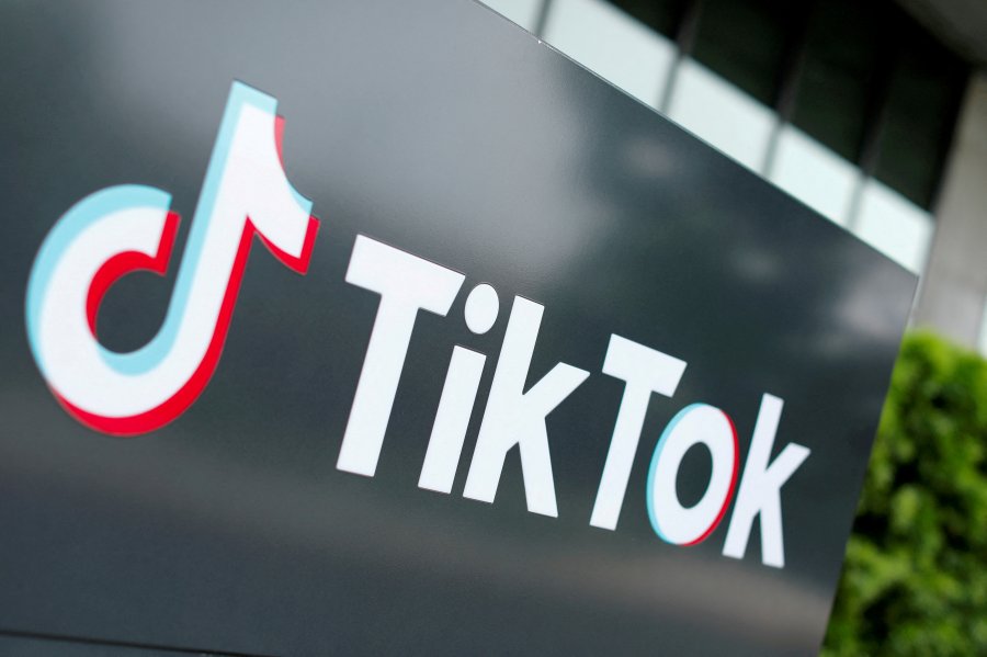 TikTok signs deal to sell its US business