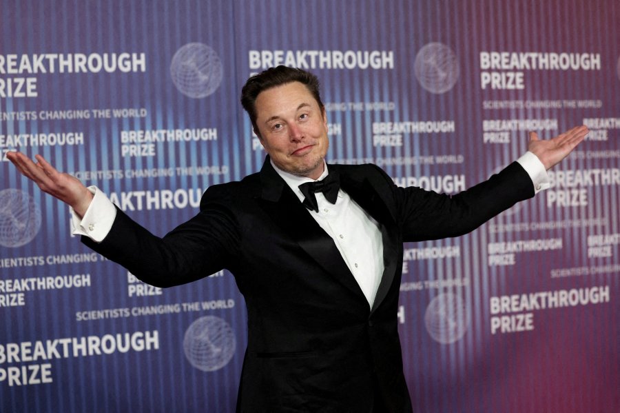 Musk becomes 1st person worth $700B following Tesla package ruling