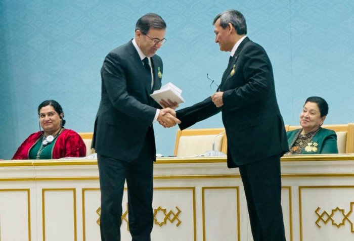 Turkmen President Serdar Berdimuhamedov honors Azerbaijani Ambassador with Jubilee Medal and Commemorative Badge