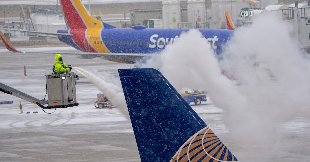 Thousands of US flights disrupted as winter storm looms