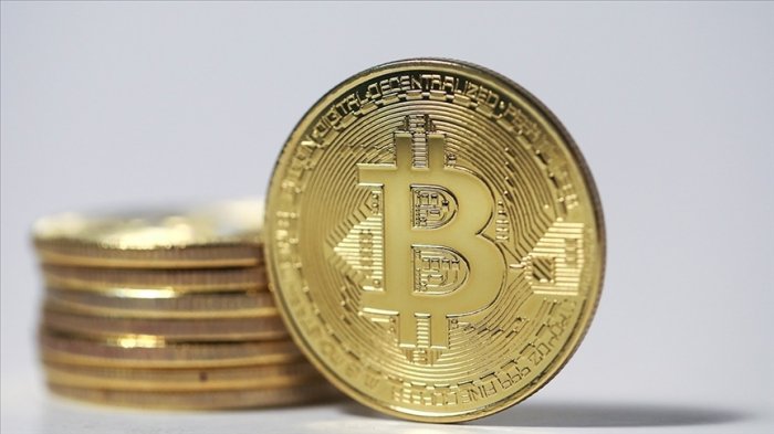 Bitcoin dives over 5% on liquidation concerns