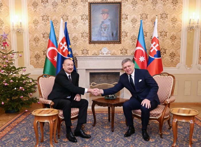  Azerbaijani President, Slovak PM hold one-on-one meeting 