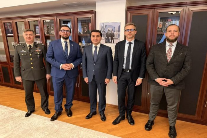    Hikmət Hacıyev NATO rəhbəri ilə görüşüb   