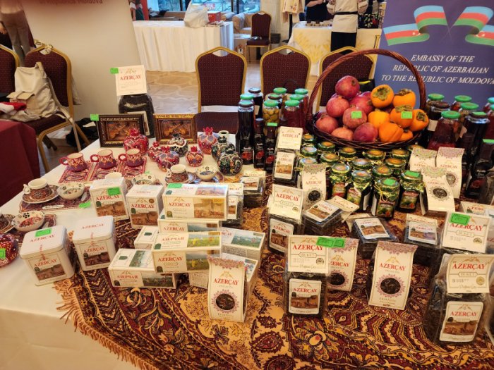Azerbaijan promotes its stand at charity fair in Chișinău