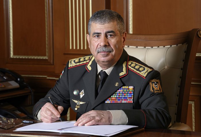 Müdafiə naziri  Azərbaycan Ordusunun şəxsi heyətini təbrik edib