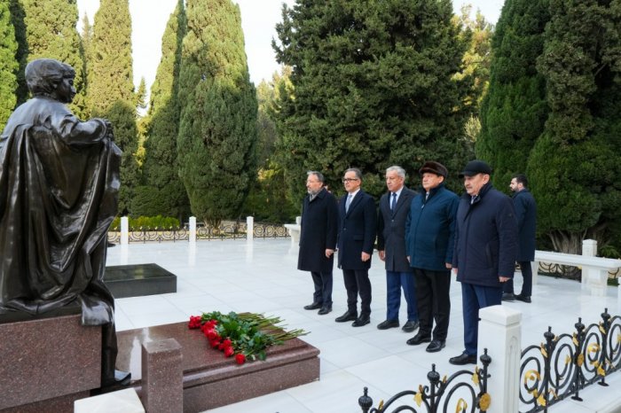 Din Xadimlərinin II Forumunun iştirakçıları anım yerlərini ziyarət ediblər    | FOTOLAR  