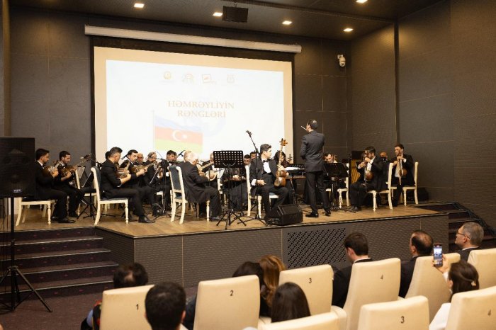 Gəncədə "Həmrəyliyin rəngləri" adlı sərgi açılıb  
