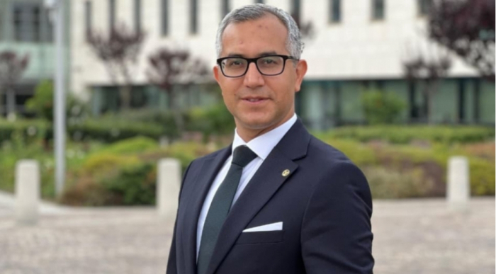 Təhsil eksperti Kamran Əsədov məhkəmə zalında həbs edilib  
