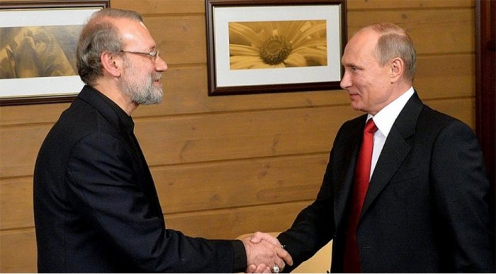 Putin Laricani ilə görüşüb  
