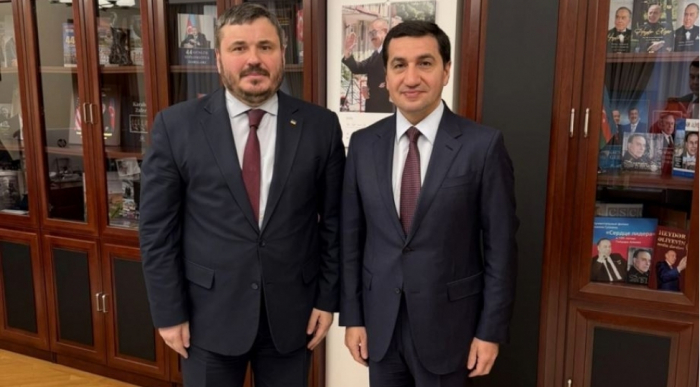    Hikmət Hacıyev Ukrayna səfiri ilə strateji tərəfdaşlığı müzakirə edib  
   