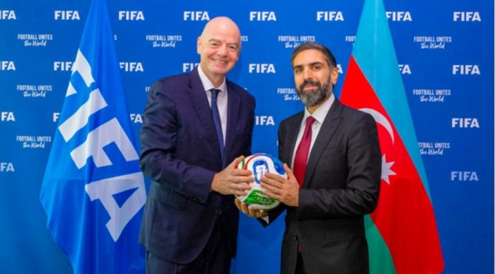 Rövşən Nəcəf FIFA prezidenti ilə görüşüb  
