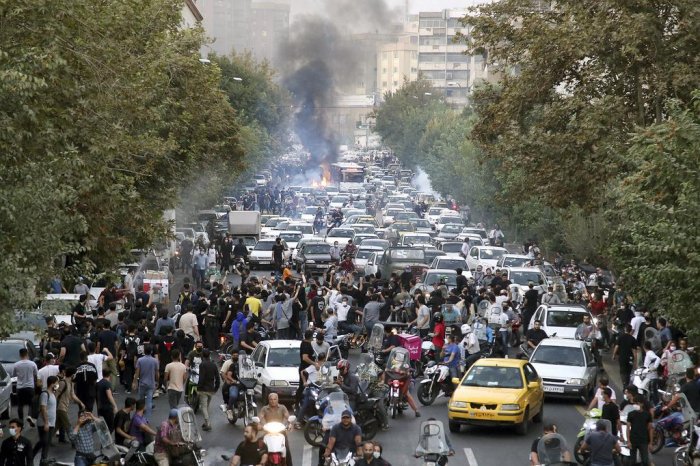   In Iran dauern die Proteste und Verhaftungen von Randalierern an  