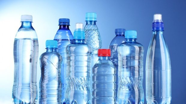 Gürcüstanda plastik su butulkalarından istifadə qadağan olunur  
