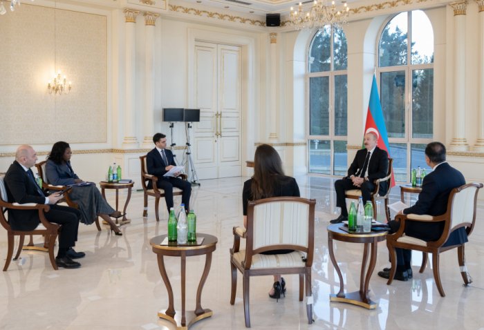   President: By increasing our gold reserves, the State Oil Fund earned more than 10 billion U.S. dollars  