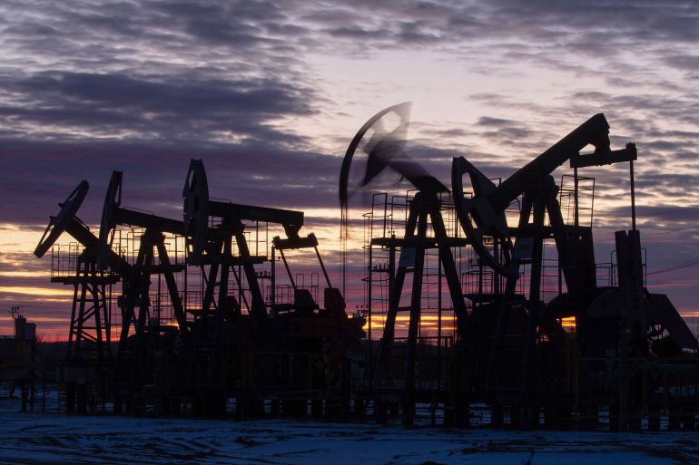 Oil prices decrease in global markets