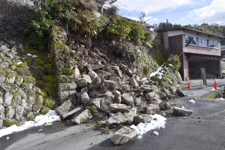   6.2-magnitude earthquake hits Japan
