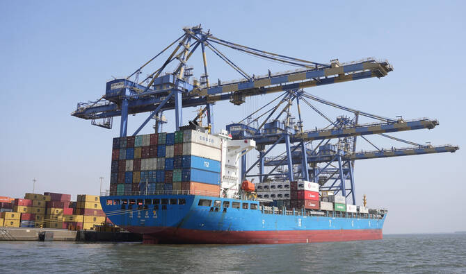 Pakistan launches container ship project to boost maritime capacity
