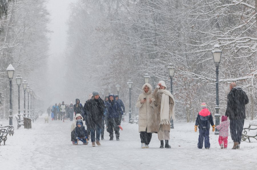 Six dead and hundreds of flights cancelled as snow causes chaos across Europe