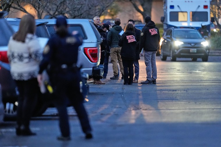   US border agent shoots and wounds two people in Portland  