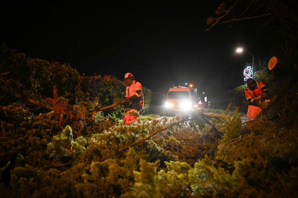 Hundreds of thousands without power as Storm Goretti pummels Europe