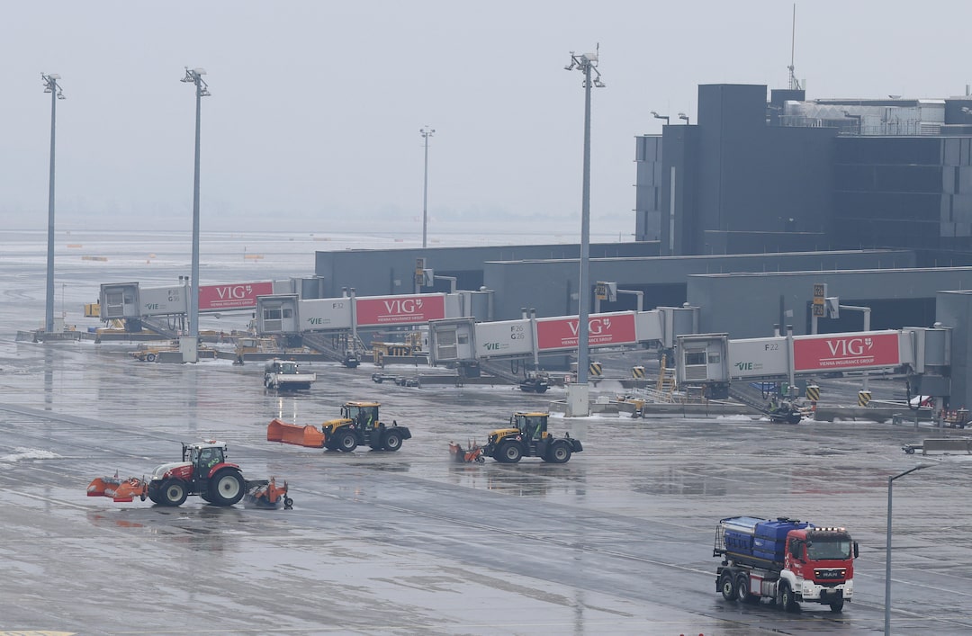 Ice closes Vienna airport, disrupts flights in Prague