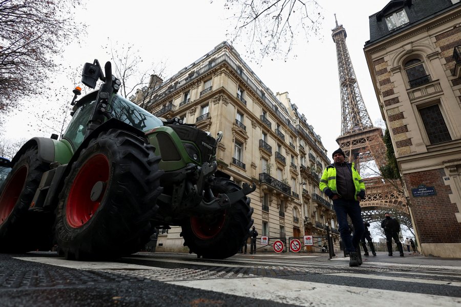 French farmers stage new Paris protest in bid to halt Mercosur deal