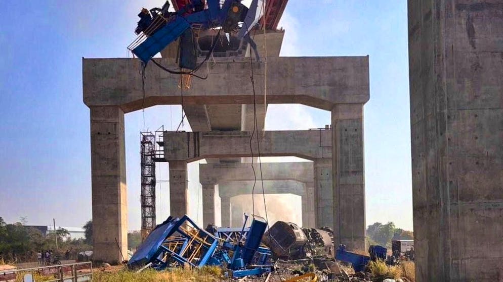 22 killed, 70 injured in Thailand as construction crane falls on train