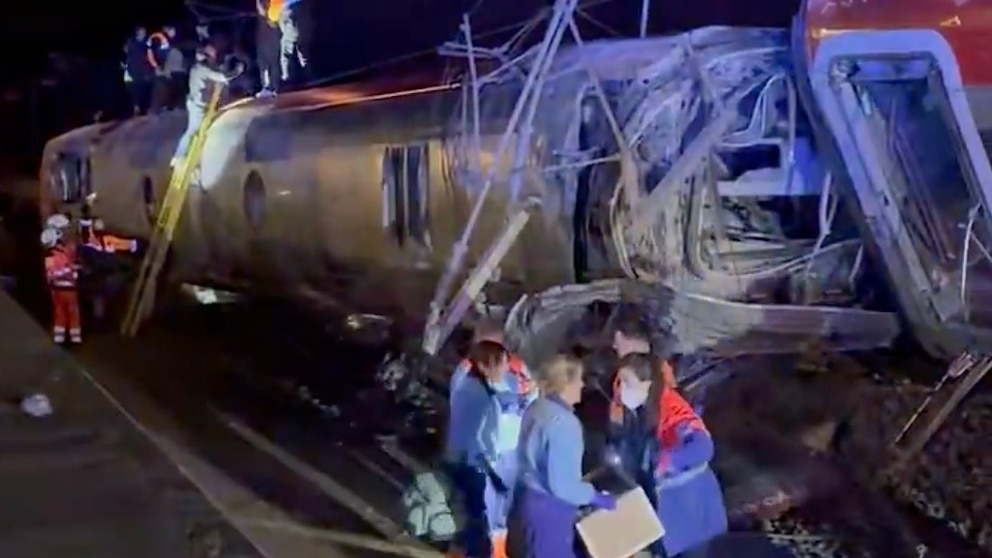  At least 21 dead, dozens injured in high-speed train collision in Spain 
