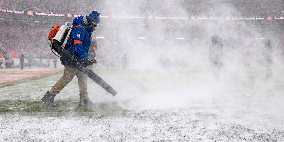   Patriots gewinnen dramatische Schneeschlacht in Denver  