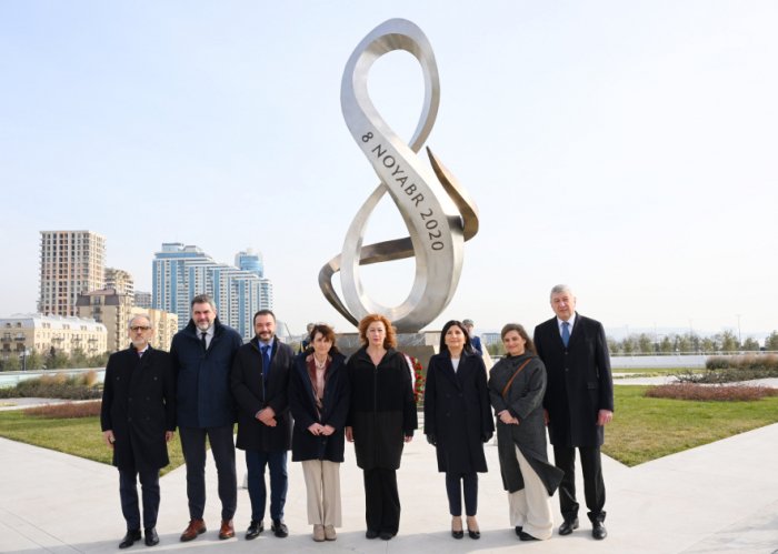 Speaker of Spanish Congress of Deputies visits Victory Monument and Victory Museum in Baku