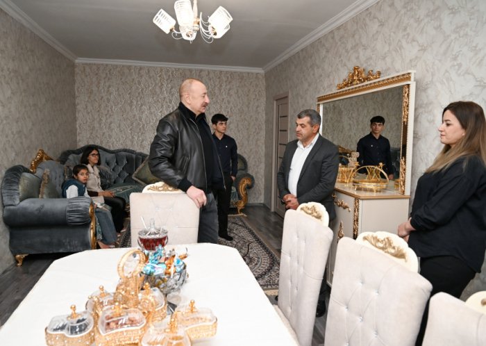 Presidente Ilham Aliyev se familiariza con los trabajos realizados en la aldea Ashagi Oratag del distrito de Aghdere 