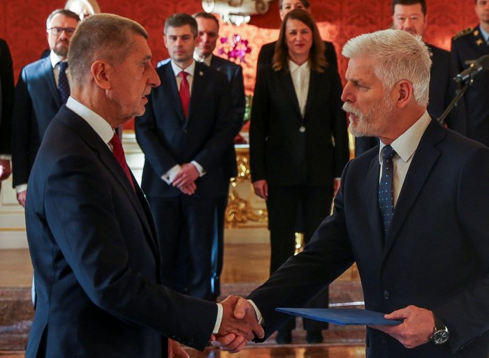   Czech rift deepens as president accuses foreign minister of &lsquo;blackmail&rsquo;  